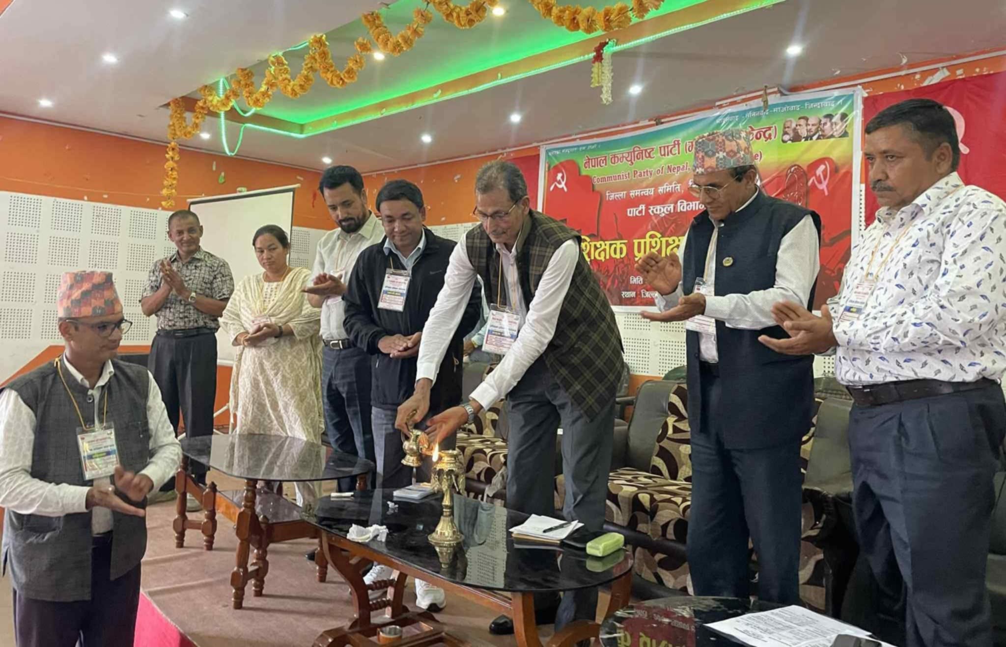 माओबादी केन्द्र पार्टी स्कुल विभागको प्रशिक्षण कार्यक्रमको पूर्व सभामुख सापकोटाद्वारा उद्घाटन