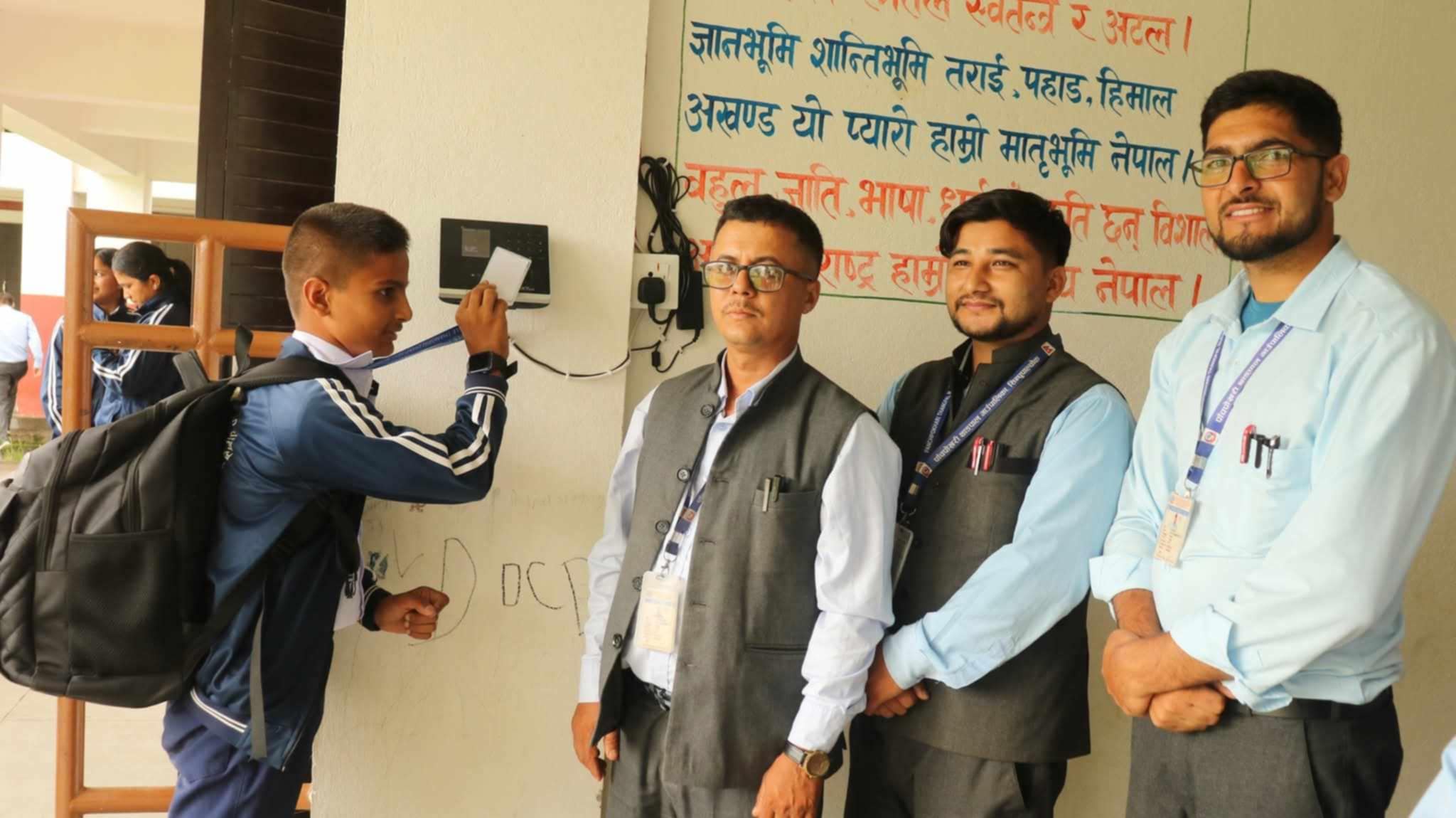 थाङ्पालधाप माध्यामिक विद्यालयमा बिद्यार्थीहरुको बिद्युतीय हाजिरी सुरु