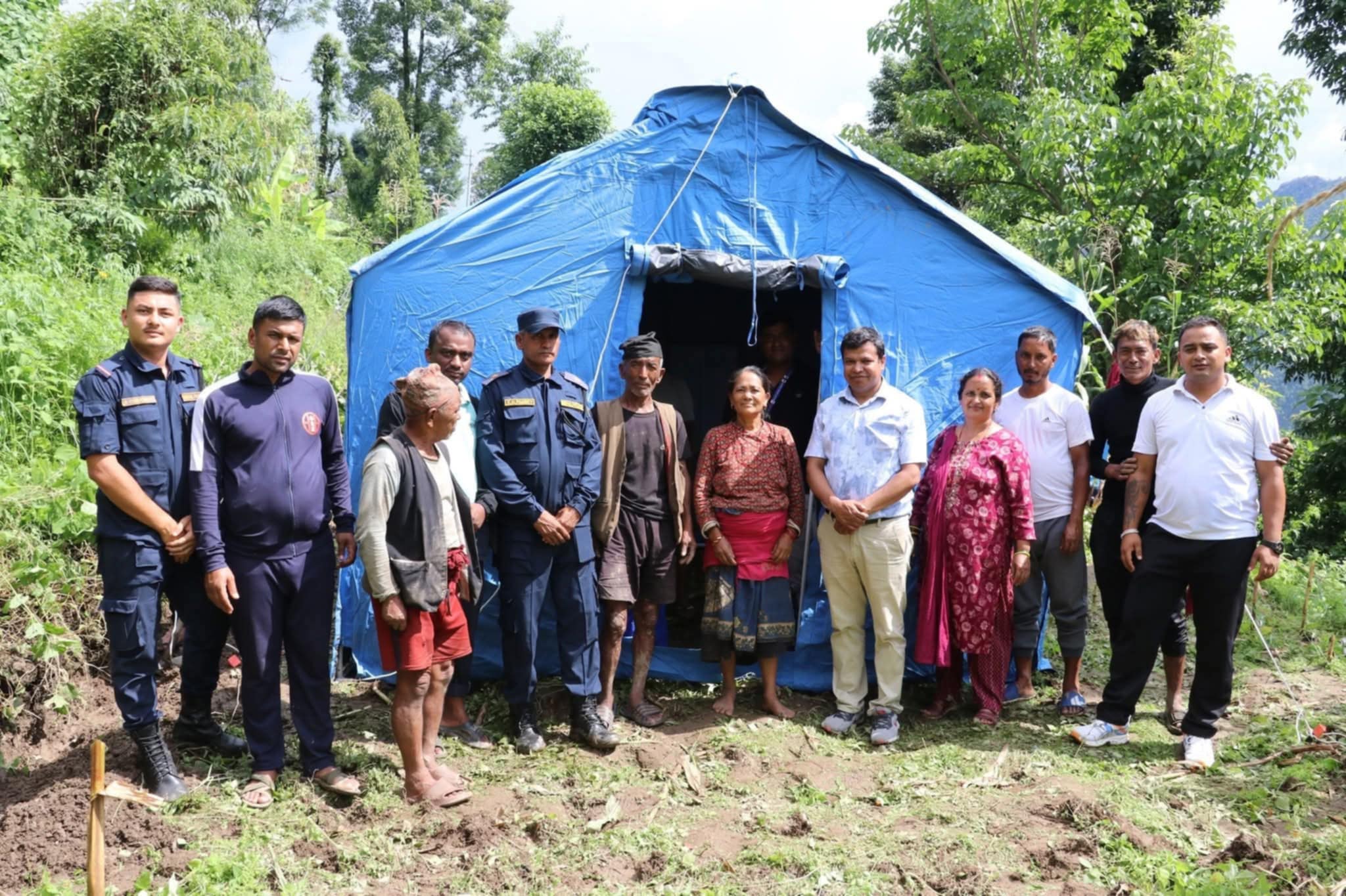 त्रिपुरासुन्दरी ५ का पहिरोको जोखिममा रहेका पाँच घरपरिवार सुरक्षित स्थानमा सारियो