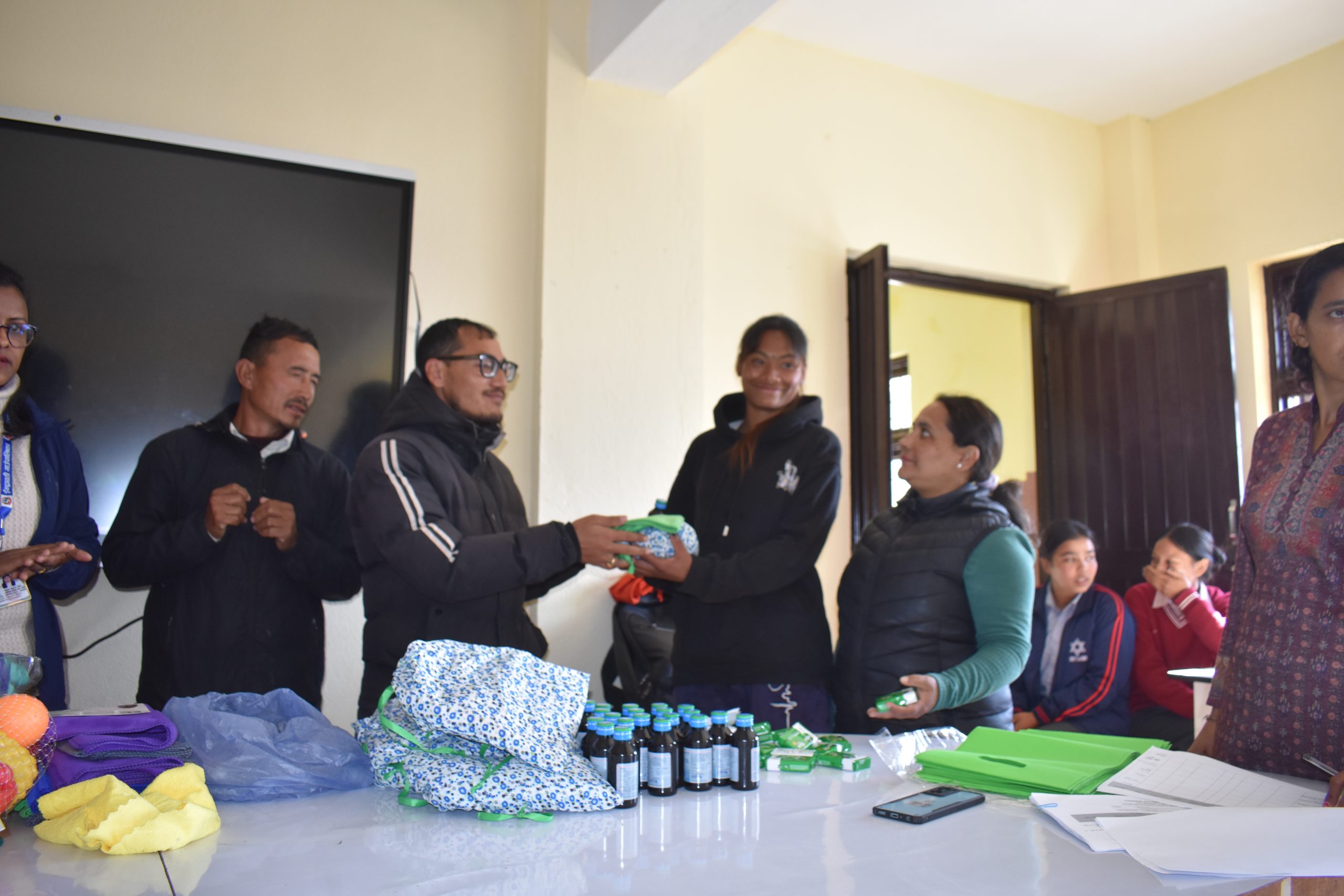 ऐसेलुखर्क माविमा बाख्रा वितरण, महिनावारी सचेतना र शैक्षिक सहयोग