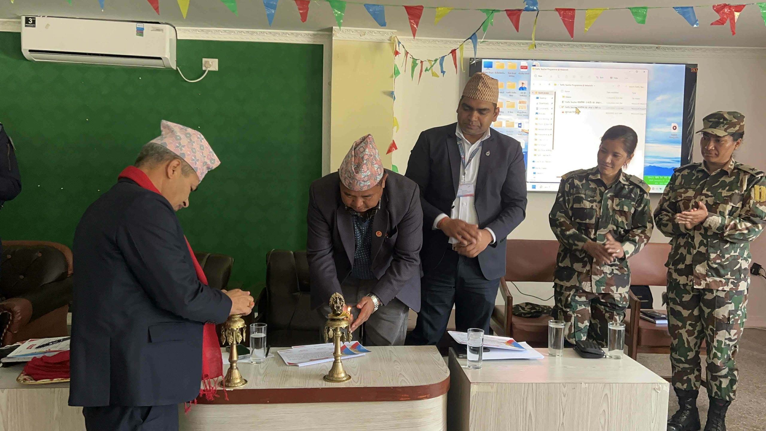 मेलम्चीमा सवारी दुर्घटना न्यूनीकरण र ट्राफिक सचेतनाका लागी ट्राफिक शिक्षक कार्यक्रम सम्पन्न